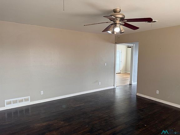 2nd image of 1502 W Dallas Ave