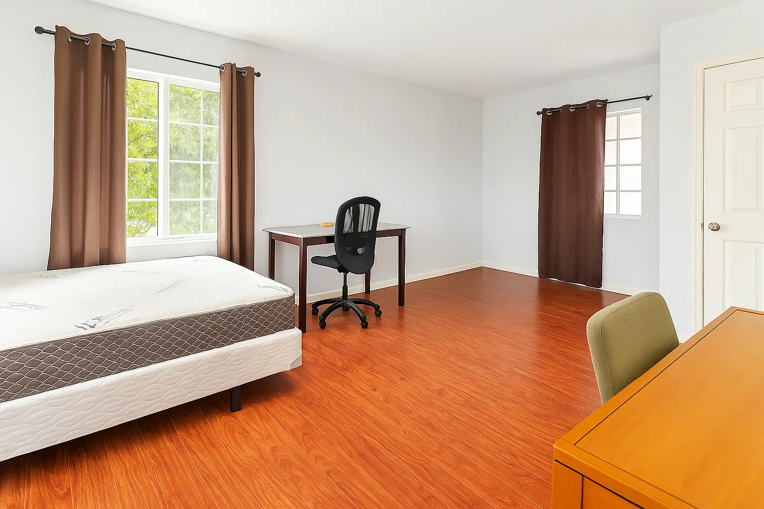 4 bed, 2046 sqft, $1,100 — Photo 4