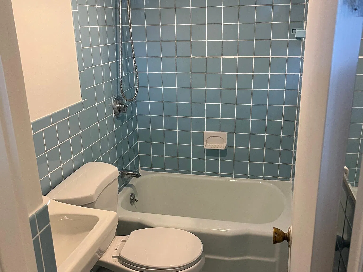 27 Suffolk Ave — Photo 4