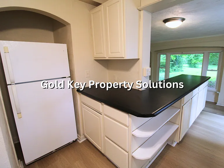 2326 W 12th St — Photo 12