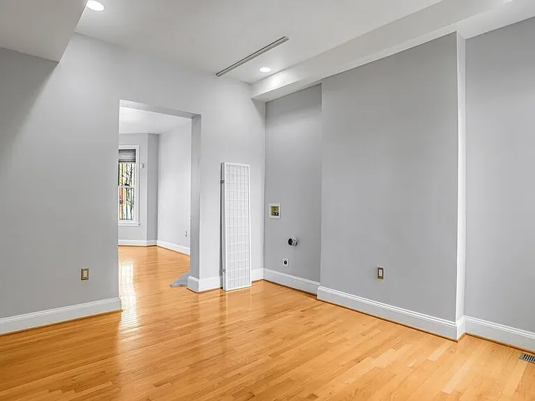 306 R St NW — Photo 15