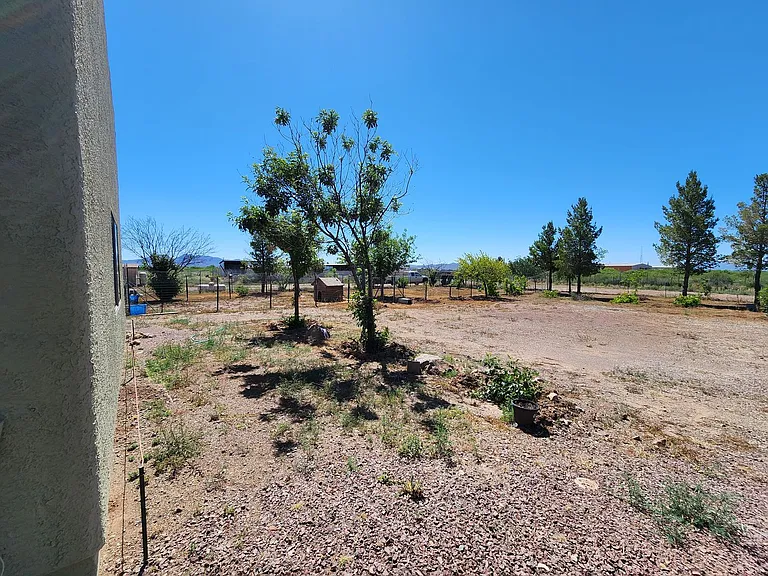 1050 W Rochin Rd — Photo 52
