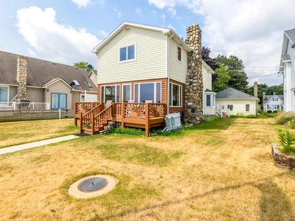 7769 Lakeview Dr, Lexington, MI 48450