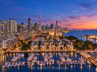 38 Stadium Rd #667, Toronto, ON M5V3P4