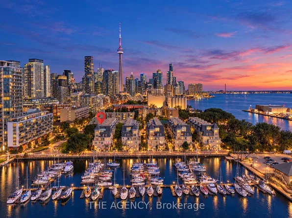 38 Stadium Rd #667, Toronto, ON M5V 3P4