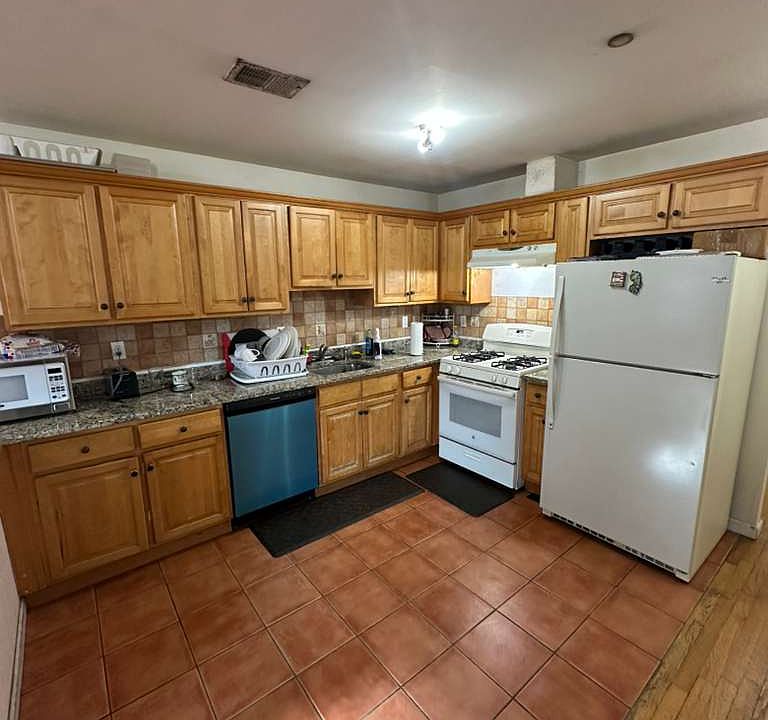 1st image of 386 Sip Ave APT 2
