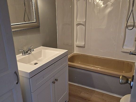 5th image of 101 Chestnut St