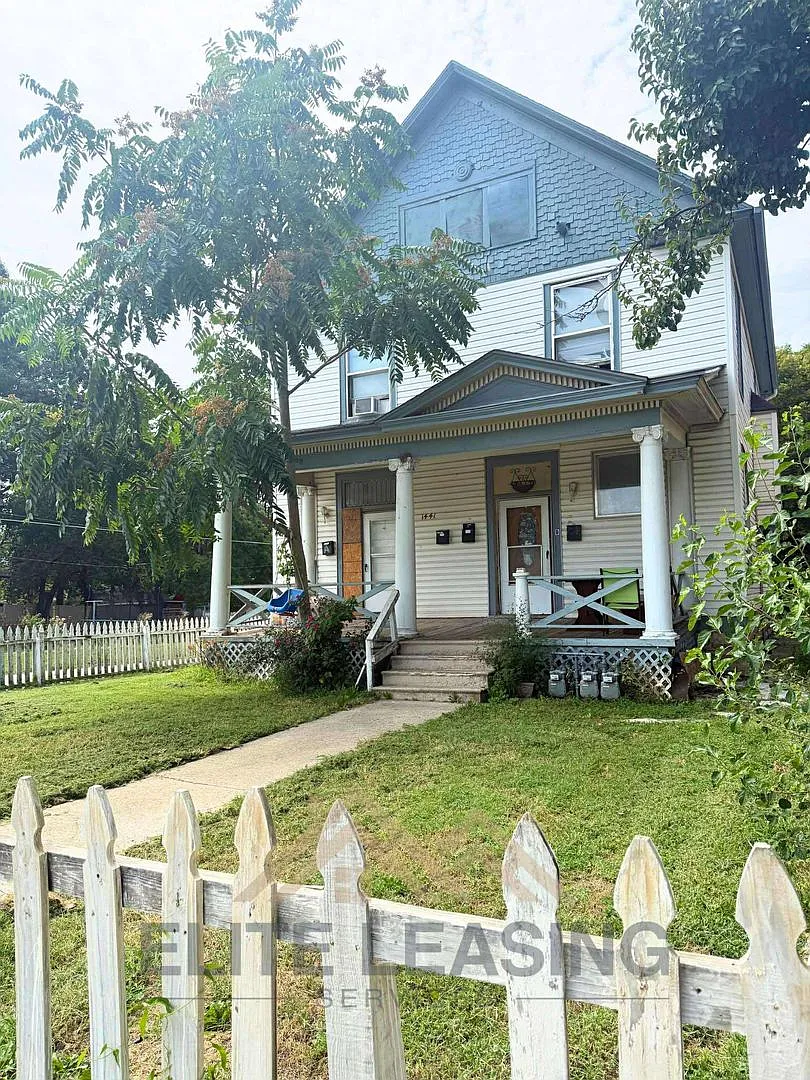 1441 SW Van Buren — Photo 1