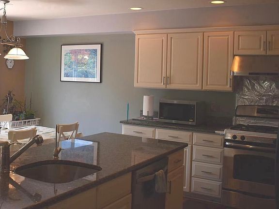 2nd image of 150 Canterbury Ln
