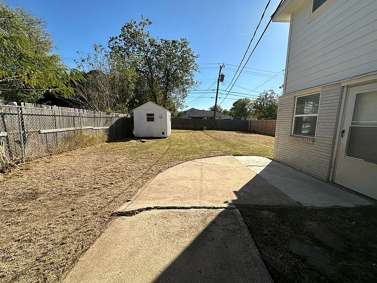 2108 Westchester Dr — Photo 32