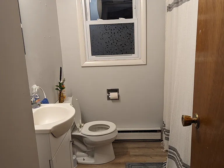 70 Maple St #B — Photo 5