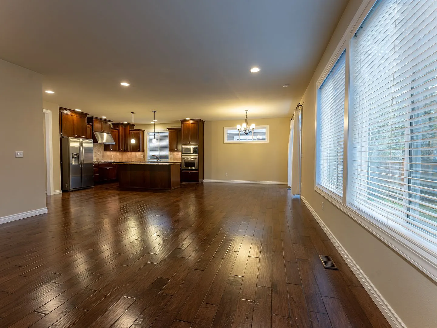 Beautiful Home in the Heart of University Place — Photo 3