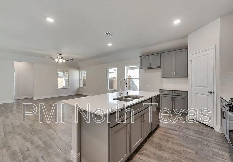 309 Amenduni Ln — Photo 4