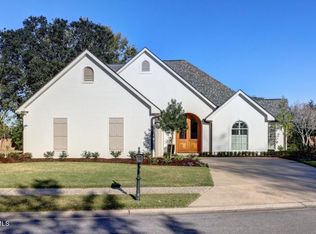 100 Oakmont Cir, Broussard, LA 70518