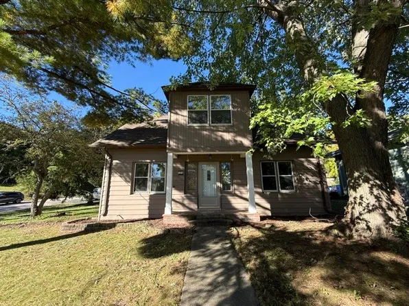 124 Hilltop Dr, Lake In The Hills, IL 60156