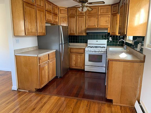 3rd image of 135 Van Cortlandt Ave Floor 2