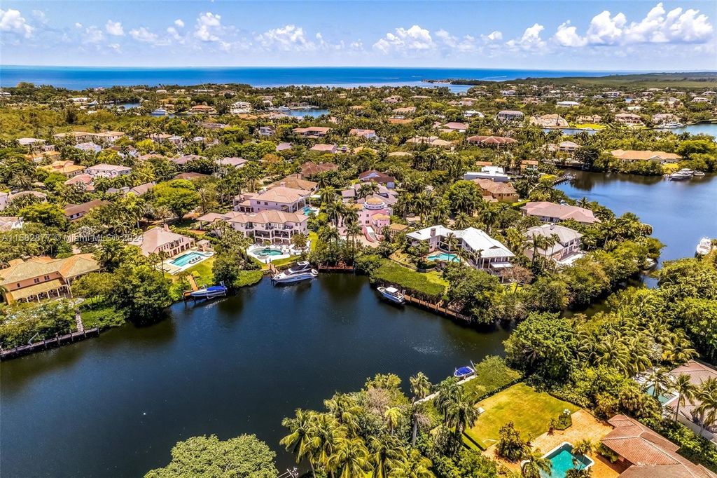 Apartment in Coral Gables, Gables Estates - View 3