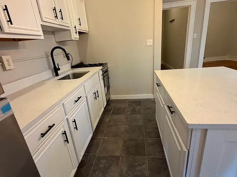 324 Hudson Ave #1R — Photo 9