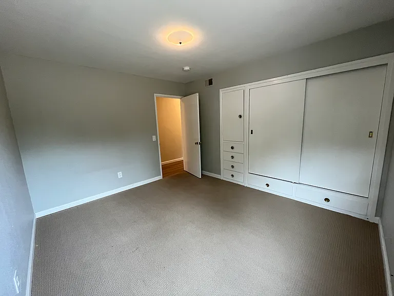 49 Meadow View Rd — Photo 8