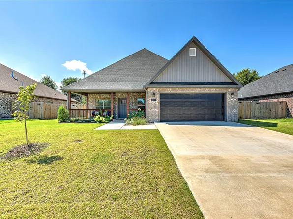 313 Ramsey St, Gentry, AR 72734