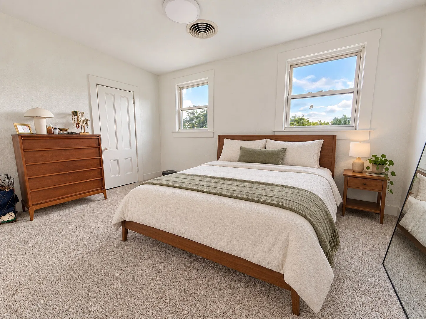 2 bed, 850 sqft, $2,350 — Photo 2