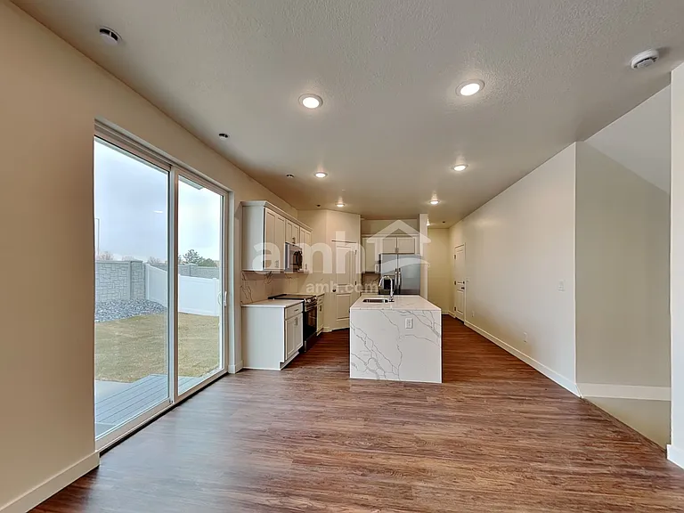 8968 S Wilroy Rd — Photo 4
