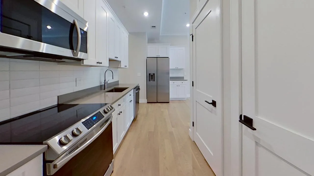 5 bed, 1245 sqft, $7,825 — Photo 1