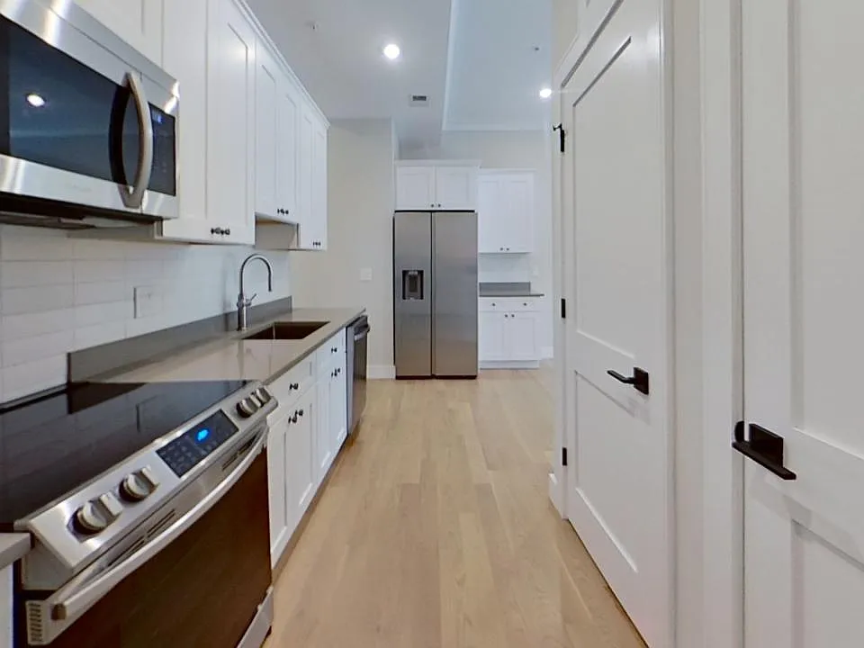 21 Highgate St #3