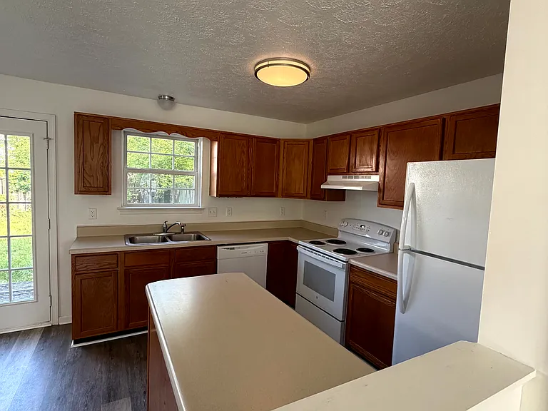 2915 Sorrell Ct — Photo 6