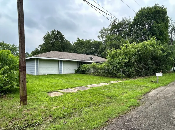 615 Faucett St, Blossom, TX 75416