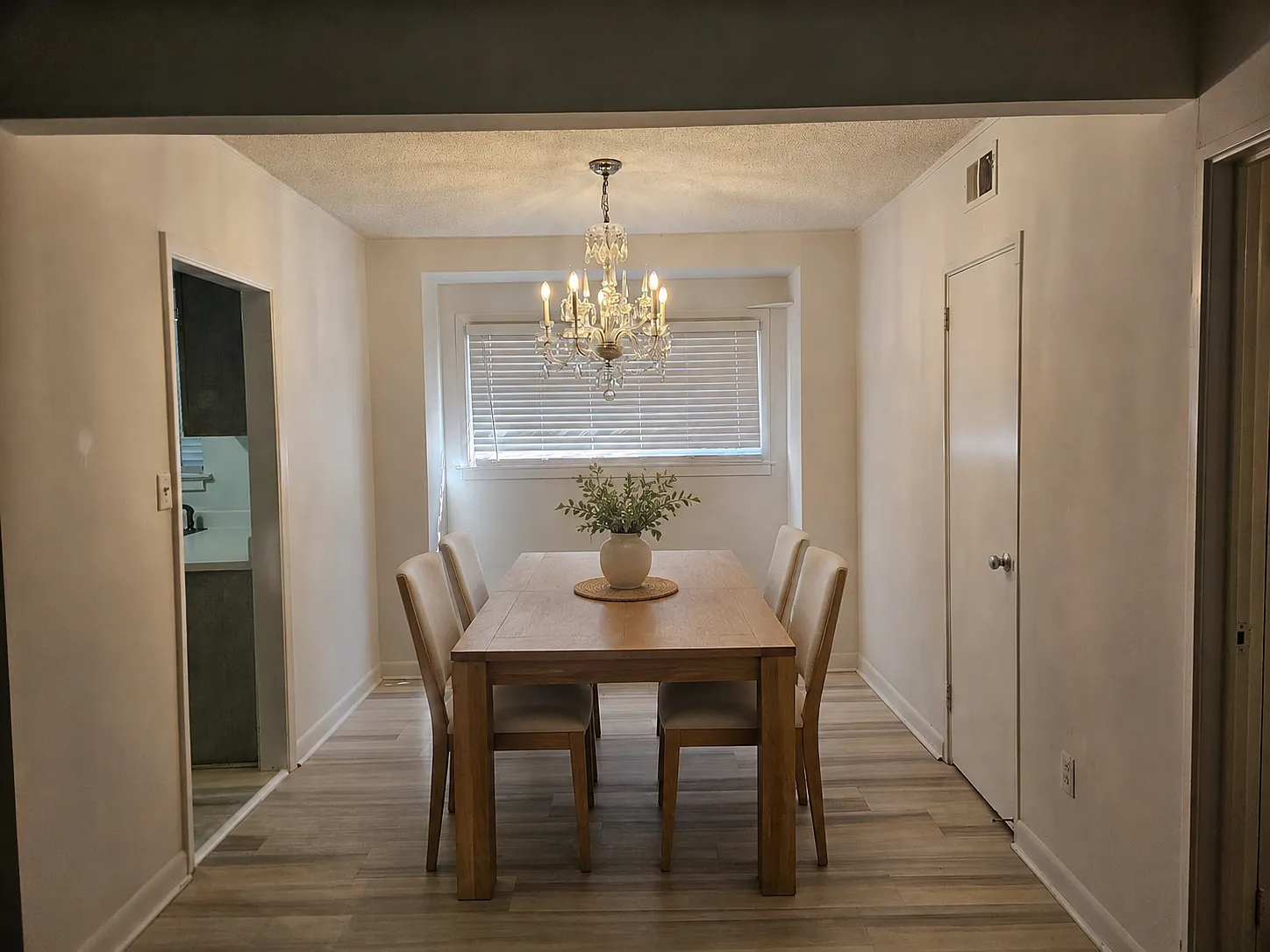 3 bed, 1200 sqft, $1,550 — Photo 4
