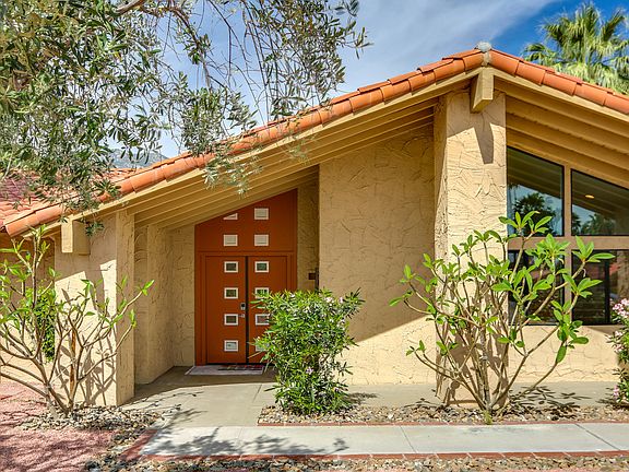 3rd image of 2325 E El Chorro Way