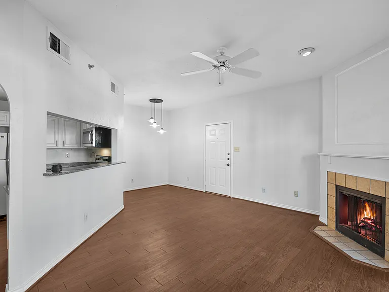 1001 Liberty St #116 — Photo 4