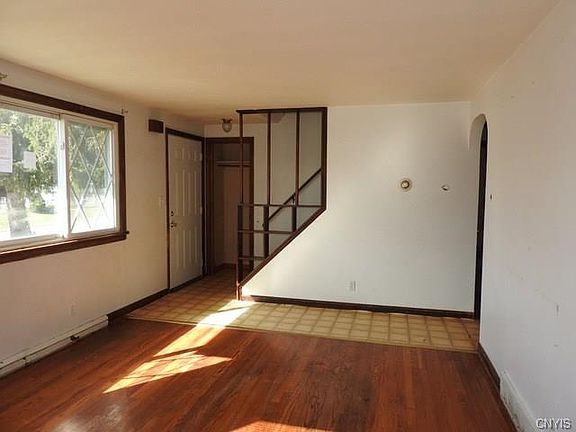 4th image of 103 Rowena Dr