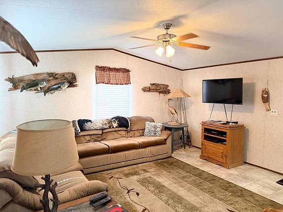 4th image of 1613 Shadows Rd