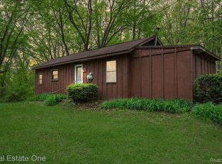 2878 Perry Lake Rd, Ortonville, MI 48462