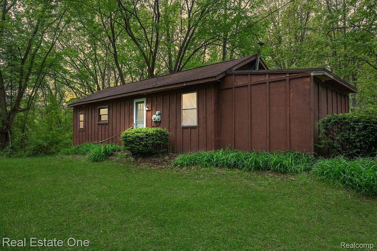 2878 Perry Lake Rd photo 1