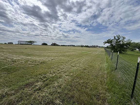 3rd image of 220 Martingale Dr