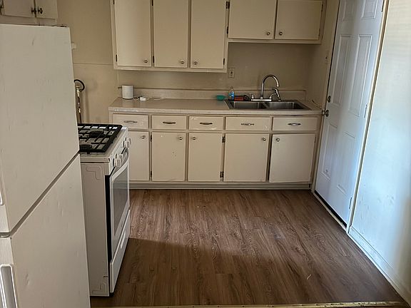 5th image of 4933 Berta Rd