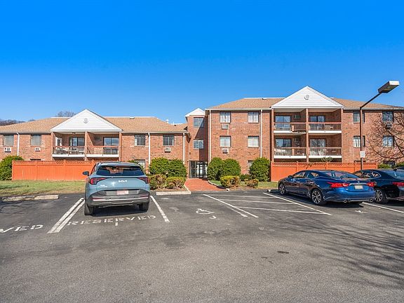 2nd image of 655 Saw Mill Brook Pkwy APT 9