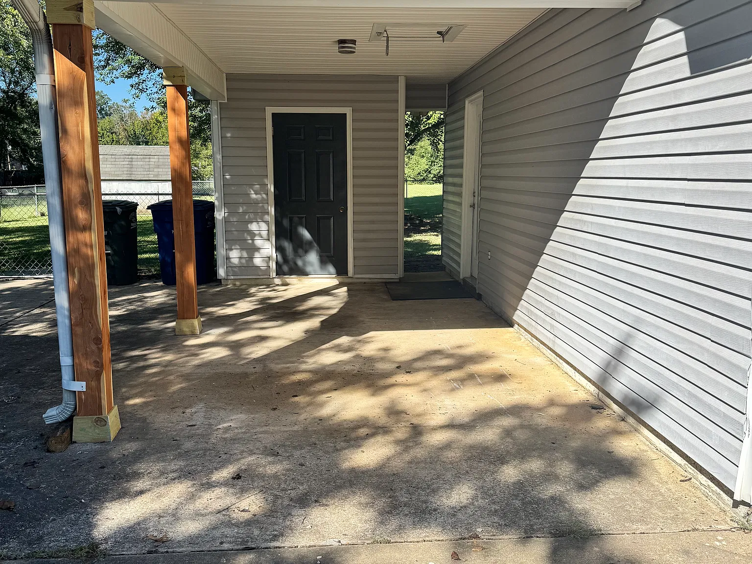 3 bed, 1.5 bath, 1056 sqft, $1,400 — Photo 2