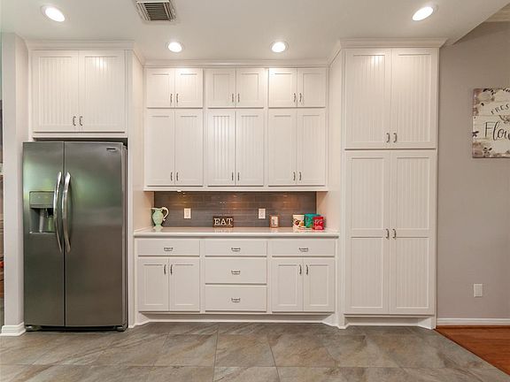 3rd image of 4211 Avenue E