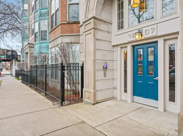 1807 W Addison St APT 3E, Chicago, IL 60613