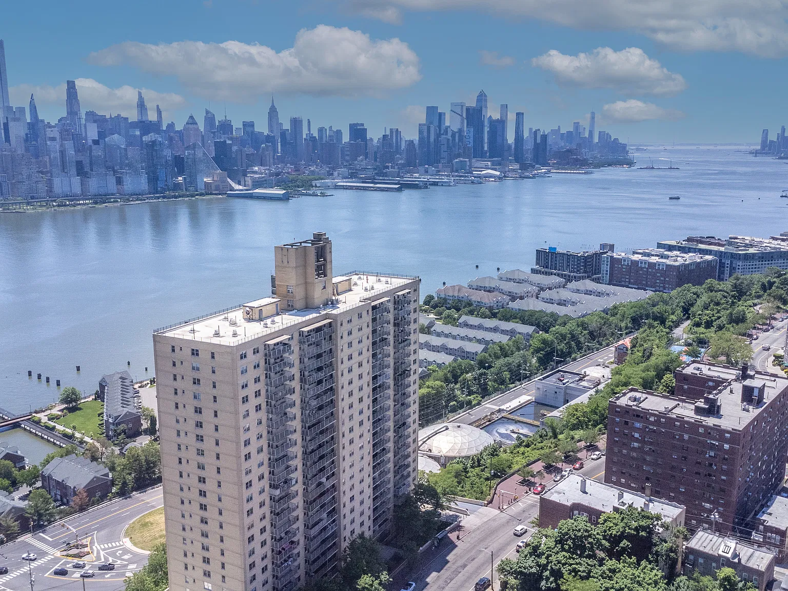 2 bed, 1400 sqft, $3,800 — Photo 1