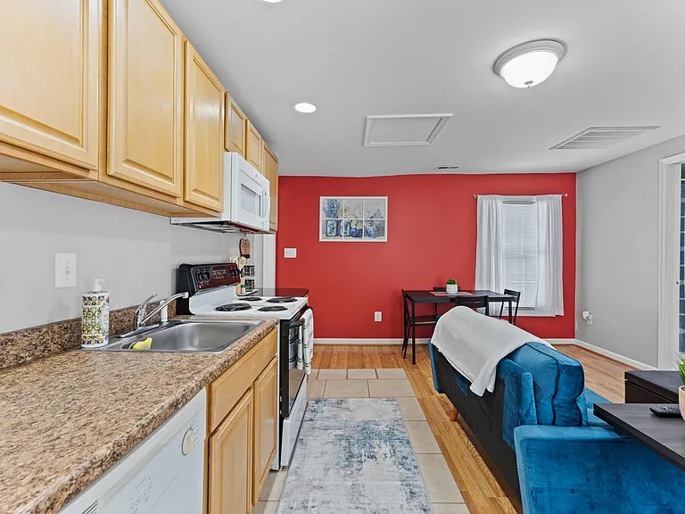 915 Lafayette Blvd #B — Photo 11