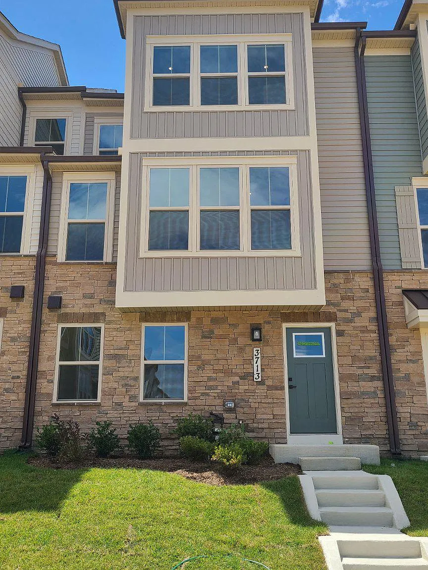 4 bed, 3.5 bath, 2442 sqft, $3,300 — Photo 1