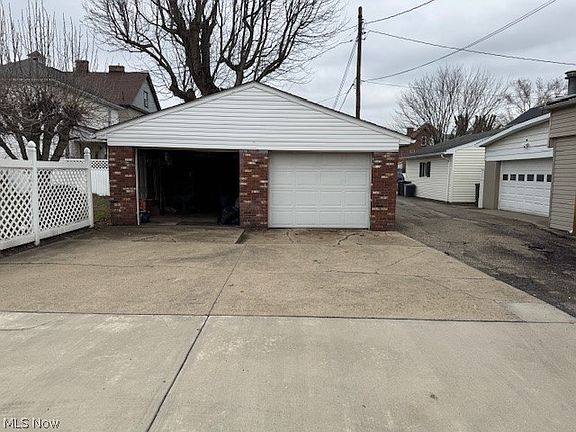 4th image of 1512 Main St