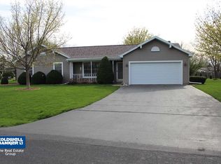 2759 Oakwood Cir, Oshkosh, WI 54904