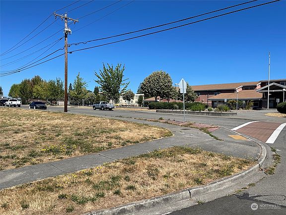 5th image of 236 N Gifford Avenue