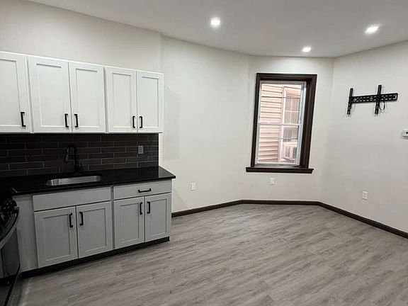 3rd image of 612 N 5th St #3L